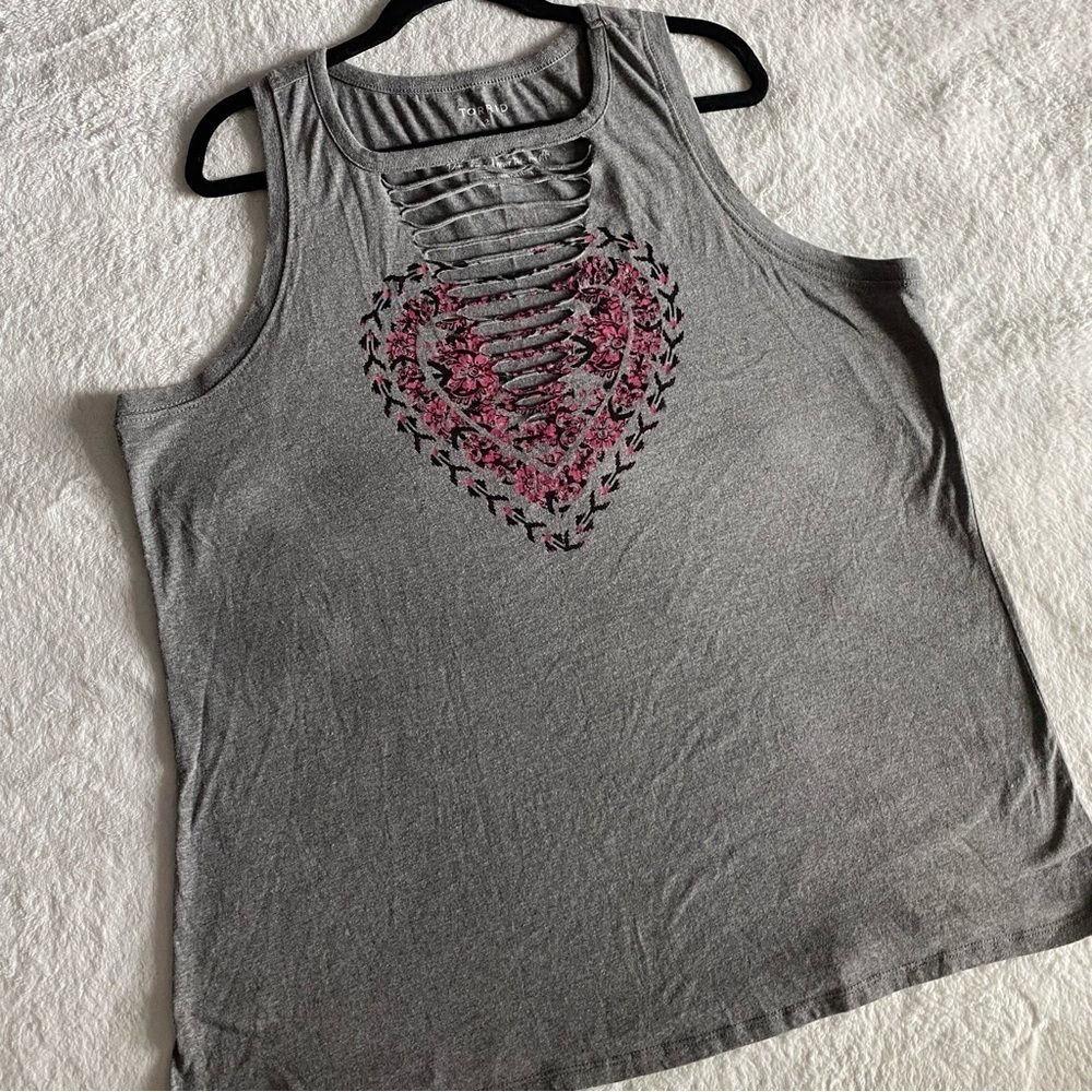 Torrid Slasher Tank - Tapesty Heart (NWOT)​ - Picture 3 of 9